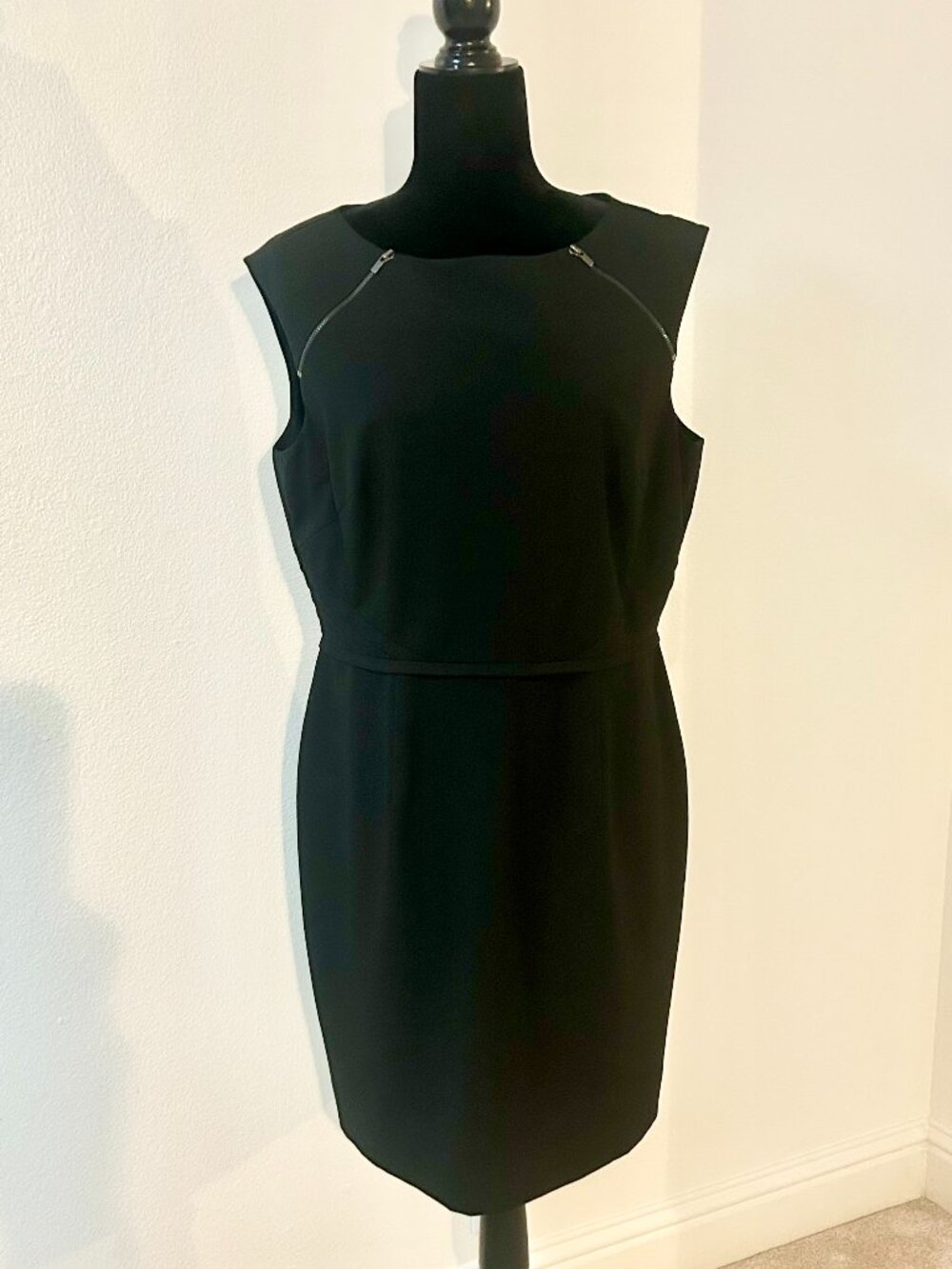 Gianni Bini Black Zipper Accent Pencil Sheath Dress Size 12 Career